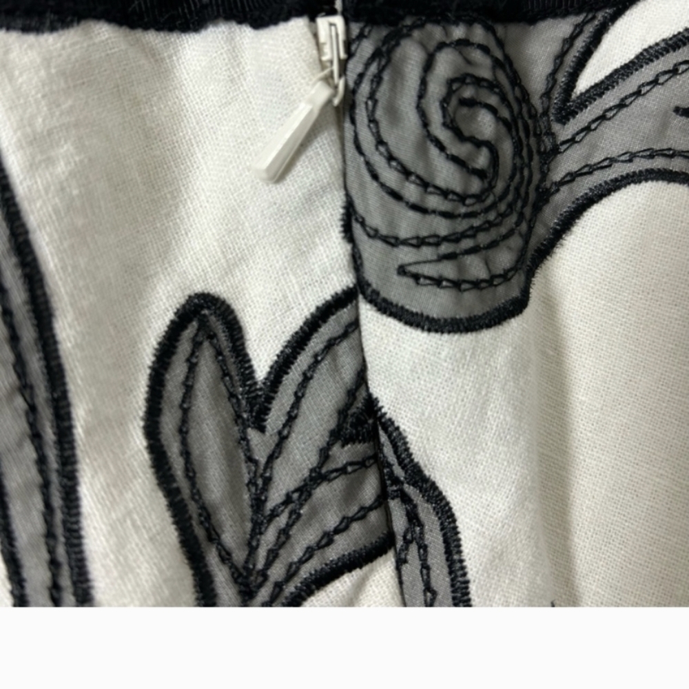 White House Black Market Skirt Size 2 Cream Gray Appliqué Flowers Embroidered - Picture 2 of 7